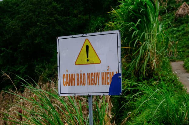 Warning sign canh bao nguy hem