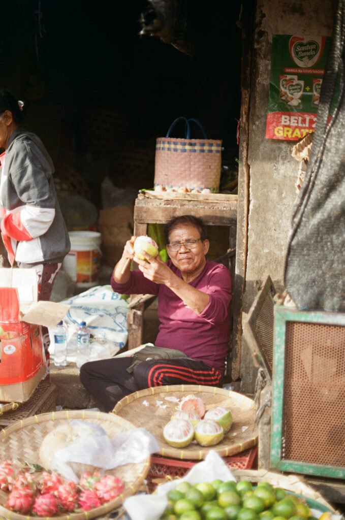 A man at a local market in Denpasar, expertly cutting his fruit like an artist